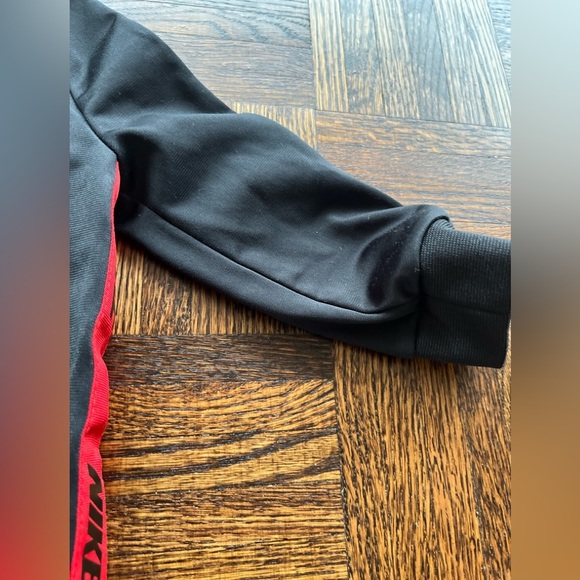 Nike baby Tracksuit  (12M) - Picture 5 of 9